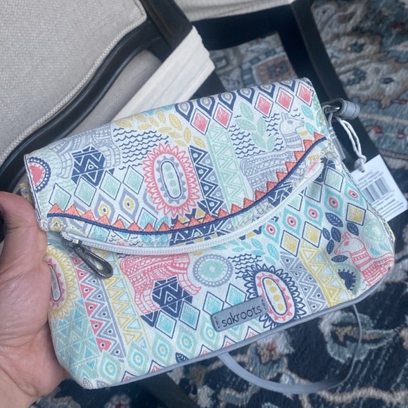 MYSTERY DESIGNER or LUXE BAG More You Bid the More You Get! Value $99-$1600🤩 - Picture 14 of 14